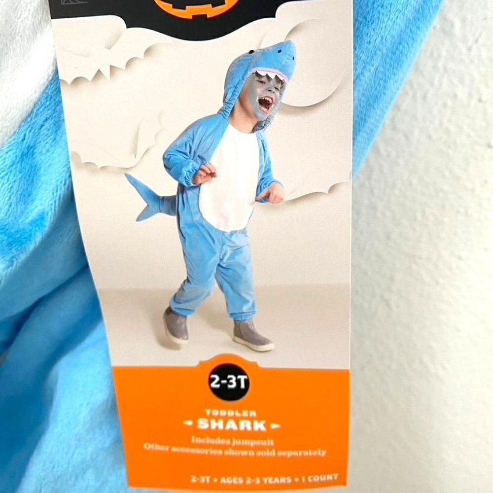 Hyde & EEK! Boutique™ Toddler Plush Shark Halloween Costume Jumpsuit Sz 2-3T - Picture 2 of 7